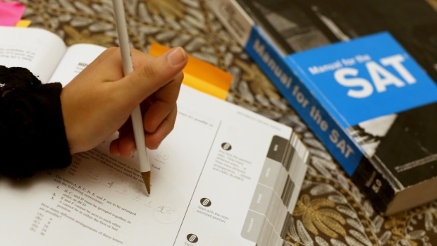 A student prepares for the SAT test. Photographer: Joe Raedle/Getty Images North America