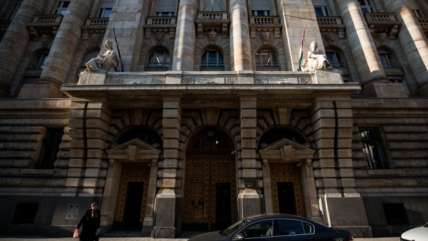 The Hungarian central bank, also known as Magyar Nemzeti Bank, stands in Budapest, Hungary, on Tuesday, March 26, 2019. Hungary's central bank took its first step to unwind monetary stimulus since 2011, the start of tightening by one of Europe's most enduring proponents of loose policy. Photographer: Akos Stiller/Bloomberg