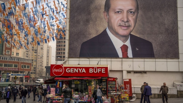 A street kiosk in front of a mural of Turkish President Recep Erdogan in Bursa, Turkey, on Tuesday, Jan. 4, 2022. Turkish investors are still clinging to foreign currencies, undermining President Recep Tayyip Erdogan's plan to support the lira without raising interest rates. Photographer: Moe Zoyari/Bloomberg