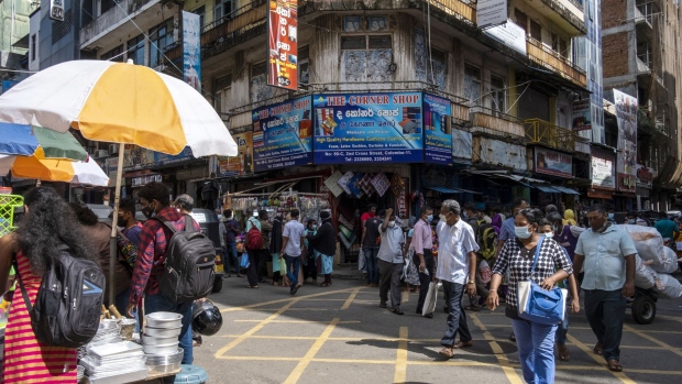 Pedestrians and shoppers at Pettah Market in Colombo, Sri Lanka, on Thursday, Dec. 16, 2021. Sri Lanka's gross domestic product unexpectedly contracted last quarter, adding a new layer of challenge to the economy facing default risks.