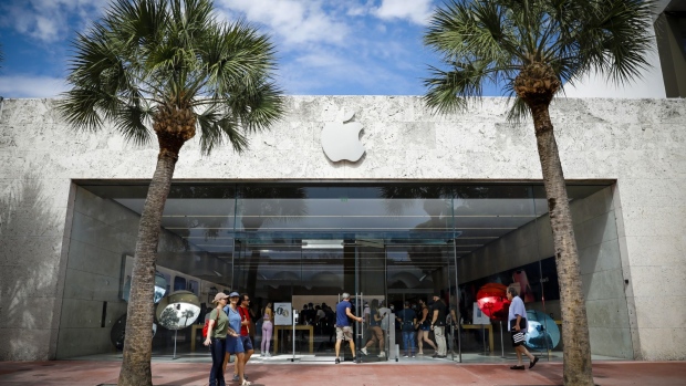 An Apple store in Miami, Florida. Photographer: Eva Marie Uzcategui/Bloomberg