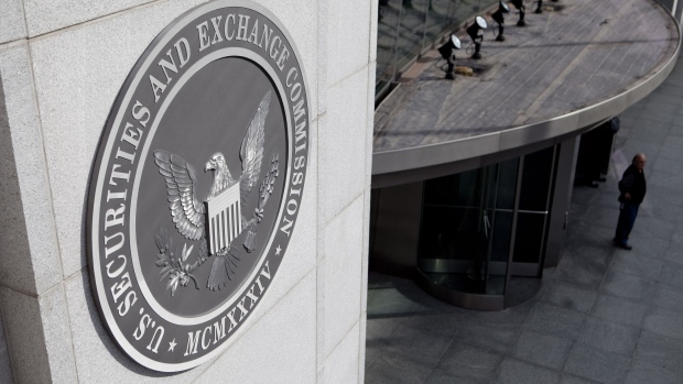 The U.S. Securities and Exchange Commission (SEC) seal is displayed outside headquarters in Washington, D.C., U.S. Photographer: Andrew Harrer