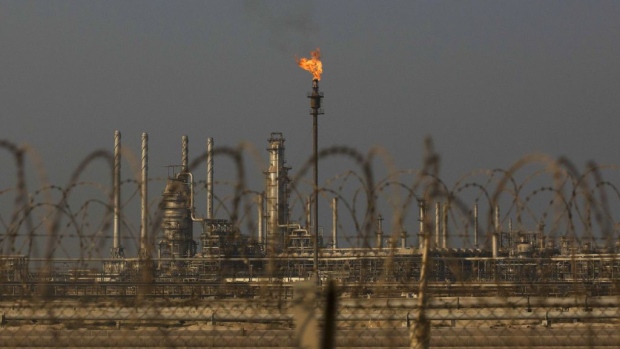 A flame burns off waste gas at Saudi Aramco's Ras Tanura oil refinery and terminal in Ras Tanura, Saudi Arabia, on Monday, Oct. 1, 2018. Saudi Aramco aims to become a global refiner and chemical maker, seeking to profit from parts of the oil industry where demand is growing the fastest while also underpinning the kingdoms economic diversification. Photographer: Bloomberg/Bloomberg