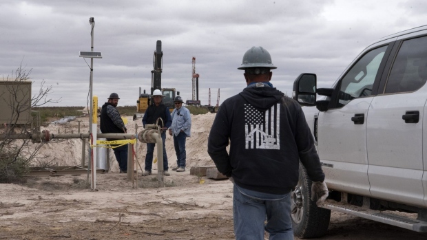 Workers with S&J Contractors lay a pipeline in Lea County, New Mexico, US, on Thursday, Sept. 10, 2020. With the US oil industry reeling from the collapse in demand this year, the New Mexico shale patch has emerged as the go-to spot for drillers desperate to squeeze crude from the ground without bleeding cash. There’s just one problem: President Biden wants to ban new fracking there.