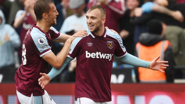 LONDON, ENGLAND - MAY 15: Jarrod Bowen of West Ham United celebrates their sides first goal with team mate Tomas Soucek during the Premier League match between West Ham United and Manchester City at London Stadium on May 15, 2022 in London, England. (Photo by Mike Hewitt/Getty Images)