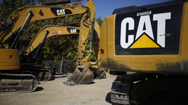 Caterpillar Inc. rental hydraulic excavators sit at the Whayne Supply Co. dealership in Lexington, Kentucky, U.S., on Monday, Oct. 17, 2016. Caterpillar Inc. is scheduled to release earnings figures on October 25. Photographer: Luke Sharrett/Bloomberg