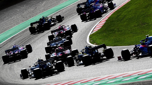 A general view of the start showing Pierre Gasly of France driving the (10) Scuderia Toro Rosso STR14 Honda leading Lance Stroll of Canada driving the (18) Racing Point RP19 Mercedes during the F1 Grand Prix of Japan at Suzuka Circuit on October 13, 2019 in Suzuka, Japan. (Photo by Mark Thompson/Getty Images) Photographer: Mark Thompson/Getty Images