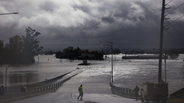 SYDNEY, AUSTRALIA - JULY 04: People view the flooded Windsor Bridge along the Hawkesbury River in the suburb of Windsor, on July 04, 2022 in Sydney, Australia. Thousands of residents were forced to leave their homes overnight and a number of evacuation orders are in place across Sydney as heavy rain and flooding continues. (Photo by Jenny Evans/Getty Images)