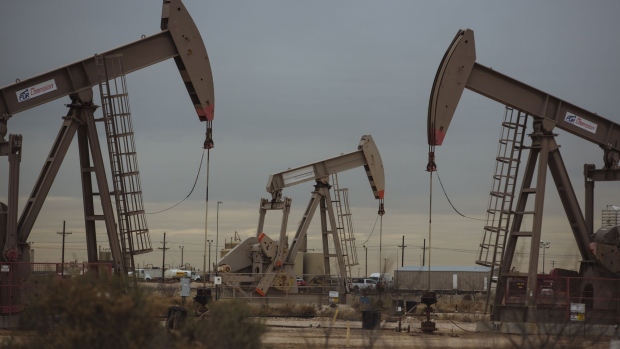 Pump Jacks extract crude oil from oil wells in Midland, Texas, U.S., on Monday, Dec. 17, 2018. Once the shining star of the oil business, gasoline has turned into such a drag on profits that U.S. refiners could be forced to slow production in response. Photographer: Angus Mordant/Bloomberg