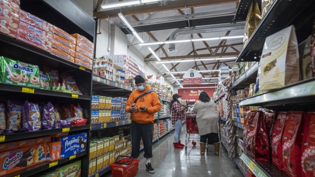 Shoppers inside a grocery store in San Francisco, California, U.S., on Monday, May 2, 2022. U.S. inflation-adjusted consumer spending rose in March despite intense price pressures, indicating households still have solid appetites and wherewithal for shopping. Photographer: David Paul Morris/Bloomberg