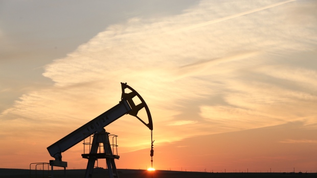 An oil pumping unit, also known as a "nodding donkey" or pumping jack, operates at sunset at a drilling site operated by Tatneft OAO near Almetyevsk, Russia, on Friday, July 31, 2015. Eleven months of surviving with oil below $100 have left Russia hardened enough to endure a monthlong drop to $40 a barrel, a survey of economists showed.