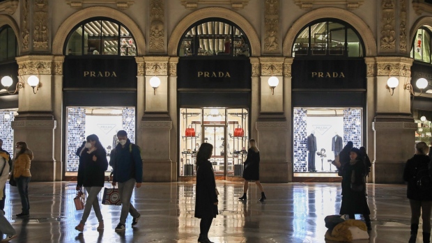 Prada is Seeking at Least $1 Billion in New Milan Listing - BNN Bloomberg
