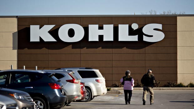 Shoppers walk toward a Kohl's Corp. store in Peoria, Illinois, U.S., on Tuesday, Nov. 20, 2018. Kohls Corp.s earnings forecast for the year failed to impress, adding to the long list of U.S. retailers that disappointed ahead of the holiday season. Photographer: Daniel Acker/Bloomberg