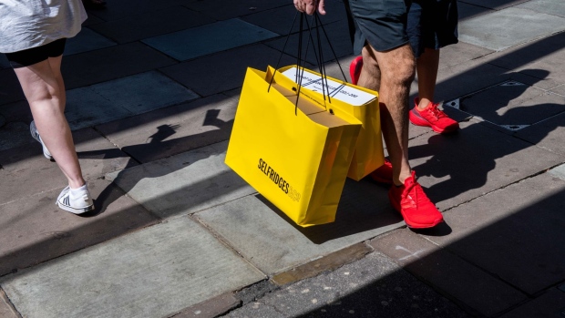 A shopper carries bags from Selfridges & Co. Ltd. department store along Oxford Street in London, UK, on Wednesday, May 18, 2022. Britain’s worst bout of inflation in 40 years is quickly becoming a crisis both for Prime Minister Boris Johnson’s government and the Bank of England. Photographer: Chris J. Ratcliffe/Bloomberg