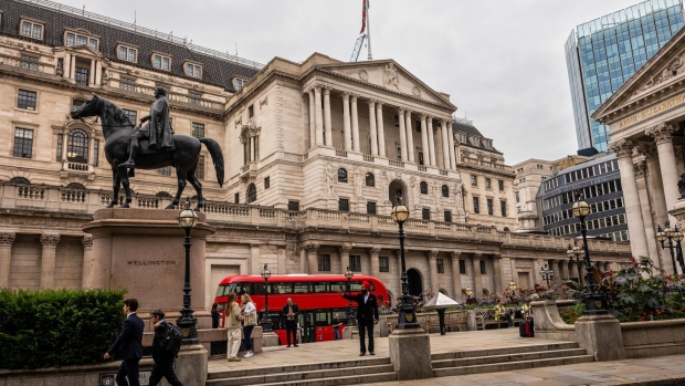 The Bank of England headquarters in London, UK, on Wednesday, Sept. 21, 2022. The Bank of England on Thursday is set to raise interest rates and start selling assets built up during a decade-long stimulus program, a historic tightening of monetary policy designed to clamp down on inflation. Photographer: Jose Sarmento Matos/Bloomberg