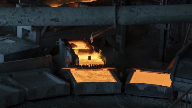 Molten copper flows into a casting vessel at the Jinguan Copper smelter, operated by Tongling Nonferrous Metals Group Co., in Tongling, Anhui province, China, on Thursday, Jan. 17, 2019. On the heels of record refined copper output last year, China's No. 2 producer, Tongling, says it'll defy economic gloom and strive to churn out even more of the metal in 2019. Photographer: Qilai Shen/Bloomberg