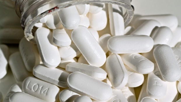  Acetaminophen pills