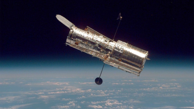IN SPACE: (FILE PHOTO) In this handout from the National Aeronautical Space Administration (NASA), the Hubble Space Telescope drifts through space in a picture taken from the Space Shuttle Discovery during Hubble?s second servicing mission in 1997. NASA annouced October 31, 2006 that hte space agency would send a space shuttle to the Hubble Telescope for a fifth repair mission no earlier than May of 2008. (Photo by NASA via Getty Images)