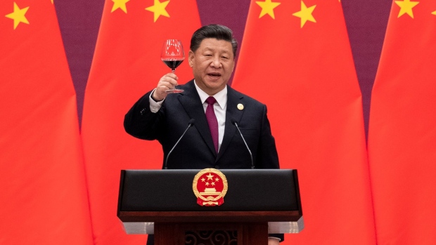 BEIJING, CHINA - APRIL 26: Chinese President Xi Jinping proposes a toast during the welcome banquet for leaders attending the Belt and Road Forum at the Great Hall of the People on April 26, 2019 in Beijing, China. (Photo by Nicolas Asfouri - Pool/Getty Images)