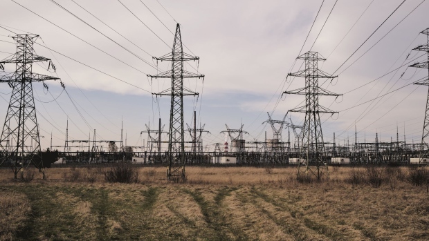 Polska przedłuża limit cen energii elektrycznej, ponieważ niedobór energii wywołuje oburzenie