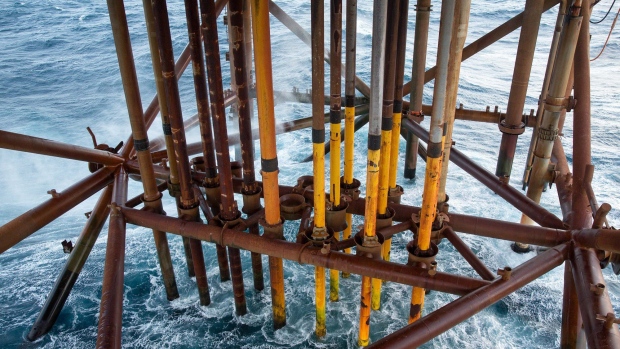 Pipes used to extract gas condensate from the Armada gas field extend from the seabed to the Armada gas condensate platform, operated by BG Group Plc, in the North Sea, off the coast of Aberdeen, U.K., on Thursday, Dec. 10, 2015.  Photographer: Simon Dawson/Bloomberg