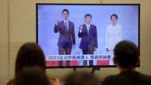 Wayne Chiang Wan-an, Kuomintang (KMT) party's candidate for Taipei mayor, waves ahead of a debate in Taipei, Taiwan, on Saturday, Nov. 5, 2022. Taiwan will hold local elections on Nov. 26.