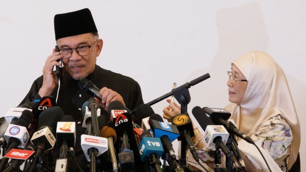 Anwar Ibrahim, Malaysia’s prime minister, left and his wife Wan Azizah during a news conference in Cheras, Selangor, Malaysia, on Thursday, Nov. 24, 2022. Anwar finally became Malaysia’s prime minister, capping a tumultuous political career that veered from coming close to clinching the top job on more than one occasion to spending years in prison on sodomy charges. Photographer: Samsul Said/Bloomberg