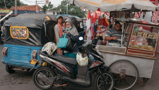Mengapa restrukturisasi keuangan Indonesia membuat pasar gelisah: Tanya Jawab