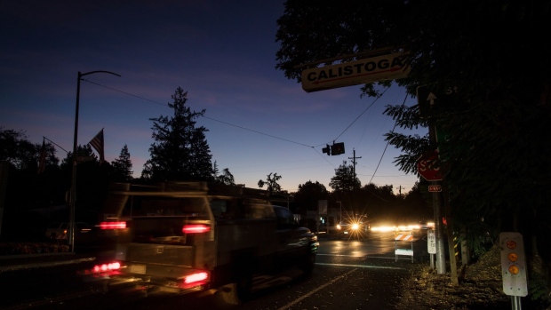 Traffic stops at an intersection during a blackout in Calistoga, California, U.S., on Thursday, Oct. 24, 2019. In a deliberate blackout designed to keep power lines from igniting wildfires, PG&E Corp. and other utilities have cut service to nearly 200,000 homes and business in shutoffs that could eventually affect 1.5 million people as wind storms threaten to knock down power lines. Photographer: David Paul Morris/Bloomberg