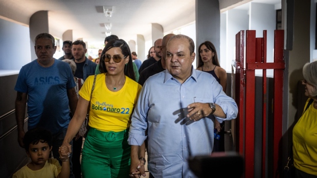 BRASILIA, BRAZIL - OCTOBER 30: Reelected Governor of Brasilia Ibaneis Rocha Barros accompanies his wife Mayara Noronha Rocha to vote on October 30, 2022 in Brasilia, Brazil. Brazilians vote for president again after neither Lula or Bolsonaro reached enough support to win in the first round. (Photo by Arthur Menescal/Getty Images)