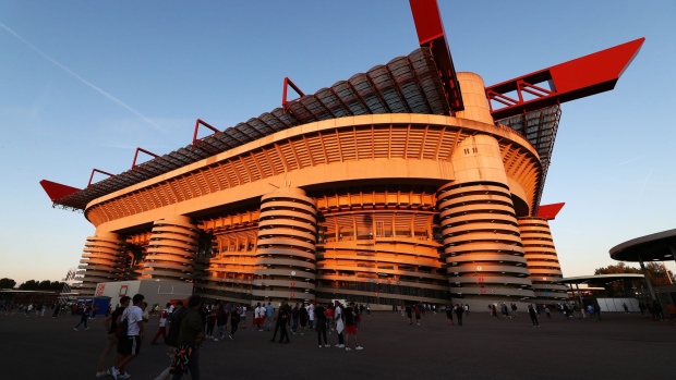 MILAN, ITALY - SEPTEMBER 18: A general view outside the stadium as fans arrive prior to the Serie A match between AC MIlan and SSC Napoli at Stadio Giuseppe Meazza on September 18, 2022 in Milan, Italy. (Photo by Marco Luzzani/Getty Images)