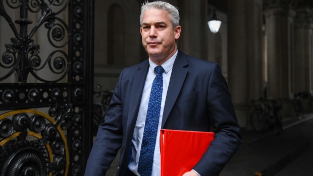 Steve Barclay, UK health secretary, arrives for a Cabinet meeting at 10 Downing Street, ahead of the presentation of the Autumn Statement at Parliament, in London, UK, on Thursday, Nov. 17, 2022. Chancellor of the Exchequer Jeremy Hunt faces a clear yet far from straightforward task Thursday: reassure markets he can stabilize UK public finances, but without inflicting devastating damage on public services.