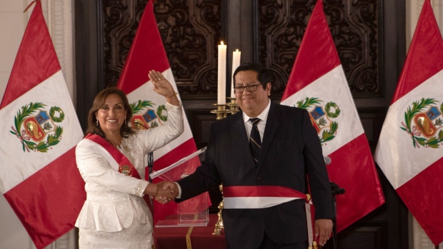 Presdent Dina Boluarte shakes hands with Finance Minister Alex Contreras in Lima on Dec. 10