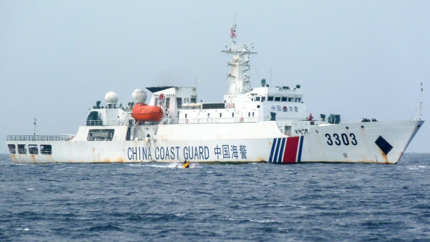 In this photo taken on December 25, 2022, a Chinese coast guard ship patrols Scarborough Shoal in the South China Sea.  Photographer: STR/AFP/Getty Images