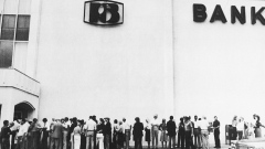 Customers line up at the insolvent Penn Square Bank in 1982