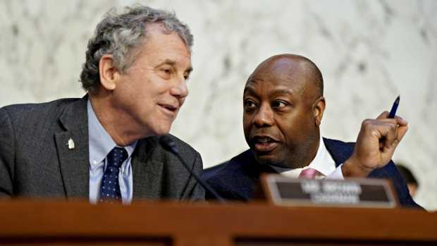 Senators Sherrod Brown and Tim Scott during a Banking Committee hearing on March 7.