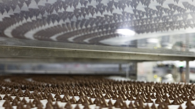 Hershey Kisses chocolate candies move along a conveyor at the Hershey factory in Hershey, on March 21. Photographer: Ryan Collerd/Bloomberg