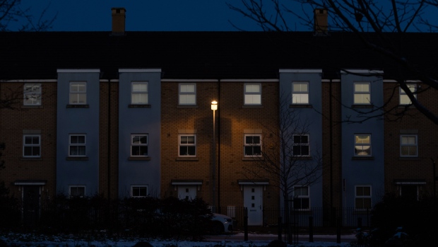 A lit street lamp outside a residential apartment block in St Neots, UK, on Wednesday, Dec. 14, 2022. UK power prices for Monday jumped to record levels as freezing temperatures are set to cause a surge in demand, just as a drop in wind generation causes a supply crunch. Photographer: Chris Ratcliffe/Bloomberg