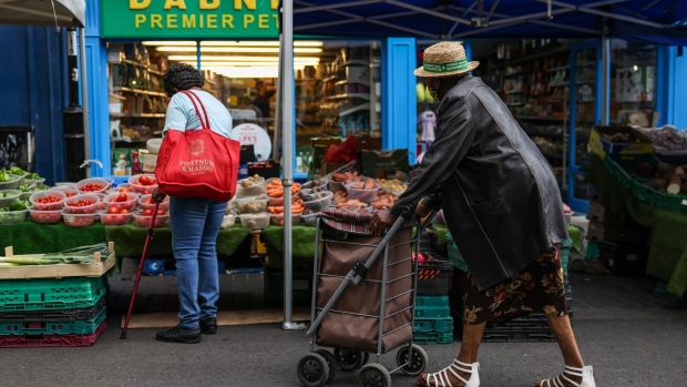 Shoppers at fresh grocery stalls at Surrey Street Market in Croydon, UK, on Monday, July 25, 2022. UK inflation running at the fastest pace since the early 80s. Photographer: Hollie Adams/Bloomberg