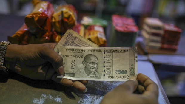 A man holds an Indian five hundred rupee banknote for a photograph in Mumbai, India, on Thursday, June 28, 2018. The Indian rupee slumped to an all-time low as a resurgence in crude prices and the emerging-market selloff took a toll on the currency of the world's third-biggest oil consumer. Photographer: Dhiraj Singh/Bloomberg