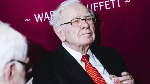 Warren Buffet, chairman and chief executive officer of Berkshire Hathaway Inc., plays bridge at an event on the sidelines of the Berkshire Hathaway annual shareholders meeting in Omaha, Nebraska, U.S., on Sunday, May 6, 2019. The annual shareholders' meeting doubles as a showcase for Berkshire's dozens of businesses and a platform for its billionaire chairman and CEO to share his investing philosophy with thousands of fans. Photographer: Houston Cofield/Bloomberg