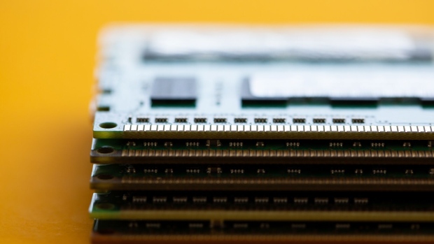 Samsung Electronics Co. Double-Data-Rate (DDR) memory modules are arranged for a photograph in Seoul, South Korea, on Friday, April 5, 2019. Samsung reported its worst operating-profit drop in more than four years, buffeted by falling memory-chip prices and slowing smartphone sales. Photographer: SeongJoon Cho/Bloomberg
