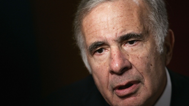 NEW YORK - NOVEMBER 2: (U.S. TABS AND HOLLYWOOD REPORTER OUT) Finacier Carl Icahn is seen being interviewed at "David Moore's Funny Business Show" at Caroline's on Broadway on November 2, 2005 in New York City. (Mat Szwajkos/Getty Images)