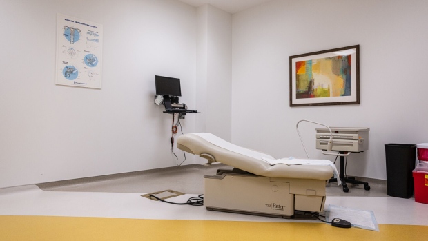 LOUISVILLE, KY - JULY 09: An exam table in a room where surgeries, including abortions, are performed is seen at a Planned Parenthood Health Center on July 9, 2022 in Louisville, Kentucky. Planned Parenthood provides many health services, including abortions, which are currently legal in Kentucky after the U.S. Supreme Courts decision ruling in favor of Dobbs v. Jackson Womens Health Organization which effectively overturned the 1973 Roe v. Wade decision. Kentuckys two abortion providers, Planned Parenthood and the Louisville EMW Womens Surgical Center are arguing that the Kentucky State constitution guarantees a right to abortion under certain circumstances. (Photo by Jon Cherry/Getty Images) Photographer: Jon Cherry/Getty Images