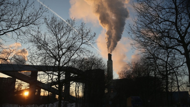 BERLIN, GERMANY - JANUARY 21: Steam and smoke rise from the Reuter West coal-fired power and heating plant on January 21, 2016 in Berlin, Germany. Though Germany has invested heavily in renewable energy sources and has set ambitious goals for energy production from wind and solar parks, the country will nevertheless remain heavily dependant on coal for its energy needs for decades to come. (Photo by Sean Gallup/Getty Images)