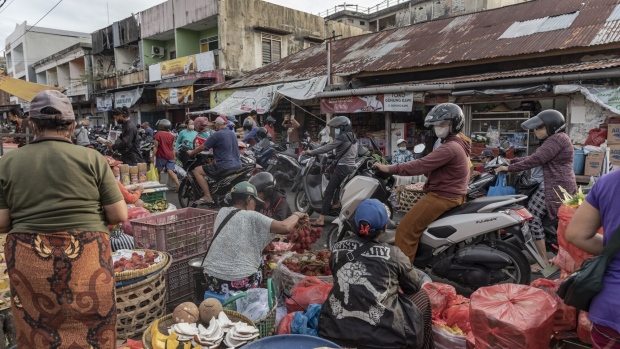 Shoppers at a market in Denpasar, Bali, Indonesia, on Wednesday, Dec. 14, 2022. Tourist arrivals in Indonesia are expected to increase significantly from an estimated 5 million this year to 7.2 million next year, according to Tourism and Creative Economy Minister Sandiaga Uno.