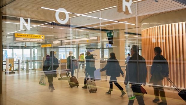 The departures hall at Schiphol Airport.  Photographer: Ksenia Kuleshova/Bloomberg