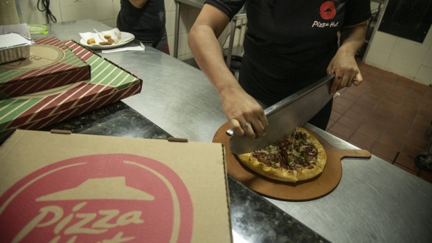 CARACAS, VENEZUELA - NOVEMBER 30: A Pizza Hut employee prepares a pizza at a store in las Mercedes on November 30, 2020 in Caracas, Venezuela. CryptoBuyer has become Pizza Hut's payments partner in Venezuela. Customers can make orders for food with bitcoin, dash and CryptoBuyer's own token, XPT. With Venezuela suffering from hyperinflation, the nation is seen as having potential for rising adoption of cryptocurrency as an alternative method of payment and store of value. (Photo by Carlos Becerra/Getty Images)