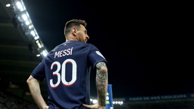 PARIS, FRANCE - JUNE 03: Lionel Messi of Paris Saint-Germain looks on as they prepare to take a corner kick during the Ligue 1 match between Paris Saint-Germain and Clermont Foot at Parc des Princes on June 03, 2023 in Paris, France. (Photo by Julian Finney/Getty Images)
