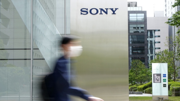 Sony jatuh lebih dari yang lain pada umumnya karena pesimisme tentang permintaan ponsel pintar